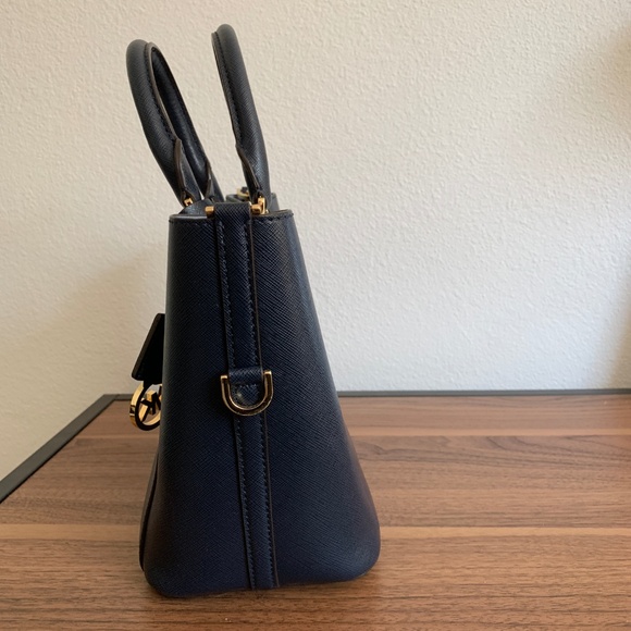 Michael Kors Greenwich Medium Grab Bag - Picture 3 of 8